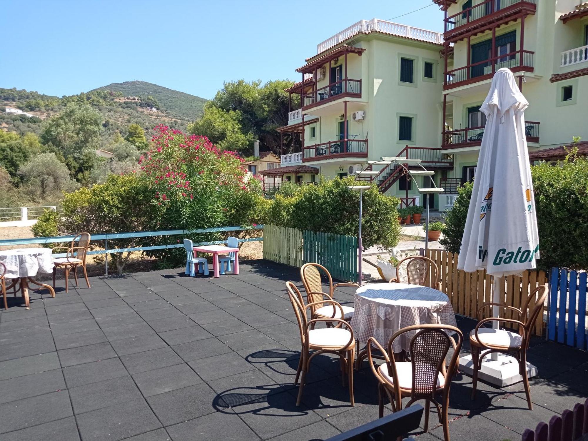 Alexandros Rooms & Studios Skopelos Town Ngoại thất bức ảnh